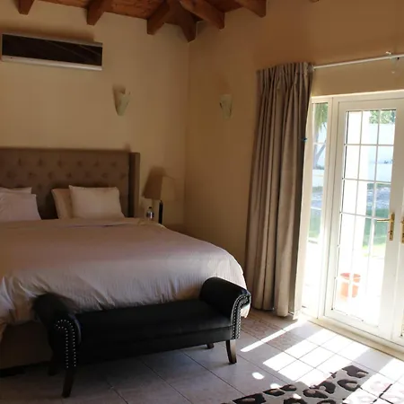 Luxury Villa Near Vila Sol Golf Resort - Pool & Garden فيلة