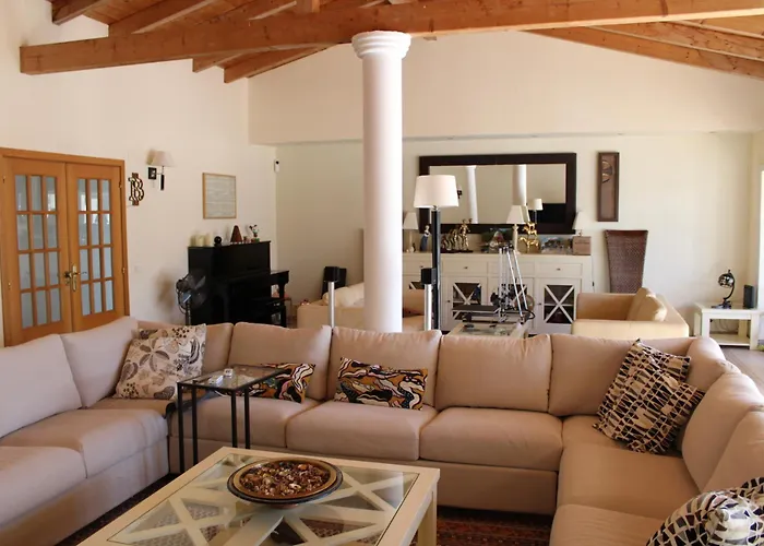 Luxury Villa-4xensuite-priv Pool-5 Min Beach-3500qm Garden-unique Place-1min Sol Golf Quarteira